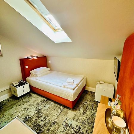 Villa & Restaurant Levoslav House Сибиу Экстерьер фото