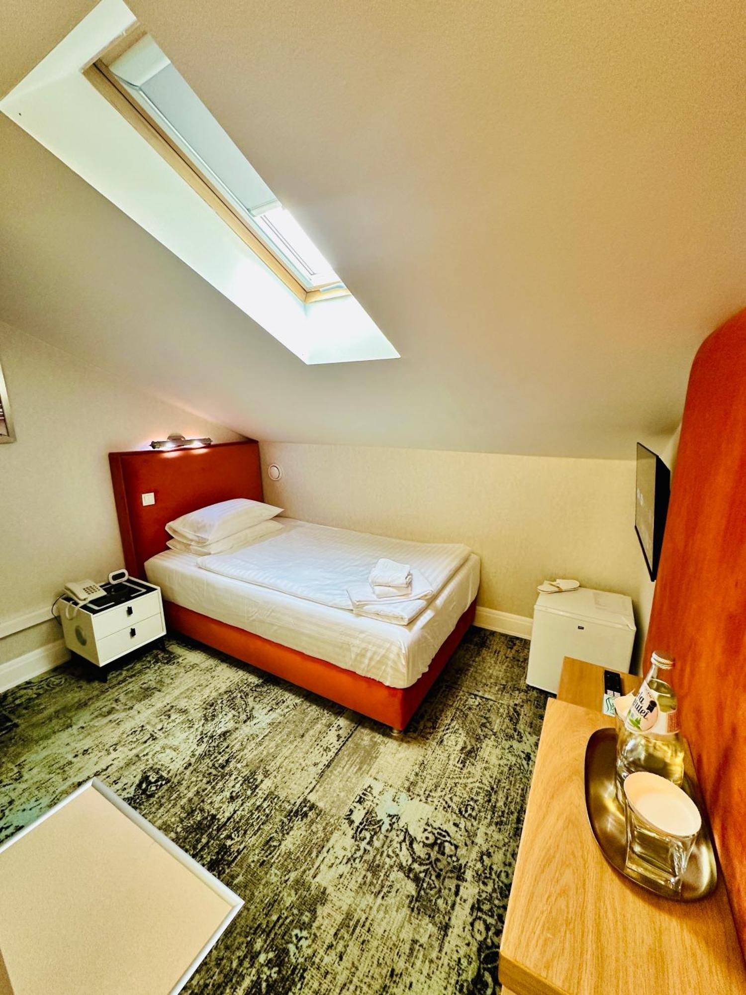 Villa & Restaurant Levoslav House Сибиу Экстерьер фото